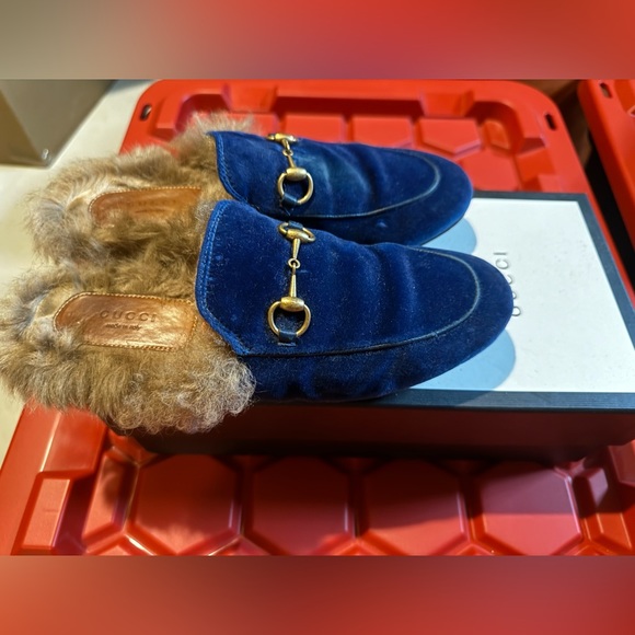 Gucci Princetown Fur-lined velvet slippers in Blue Velvet - Picture 4 of 10